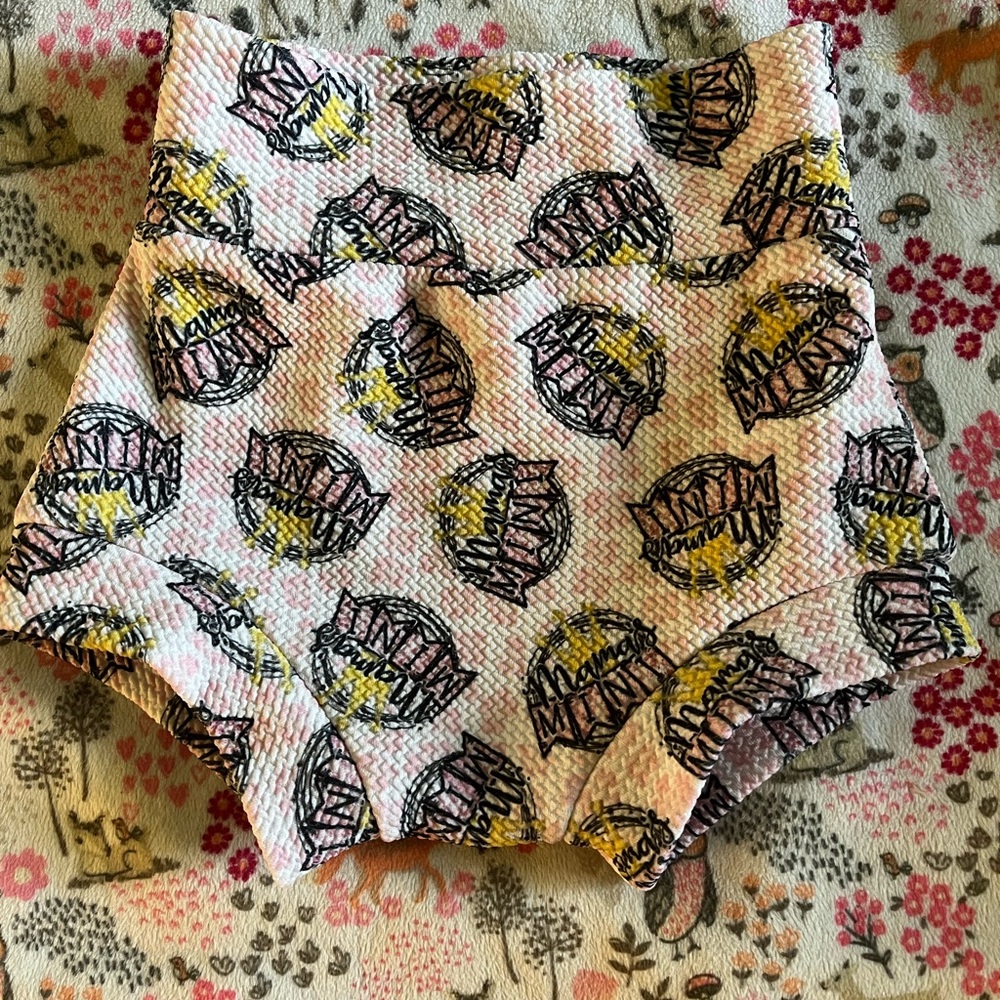 Size 18 to 24 months bummies, says Mamas mini.